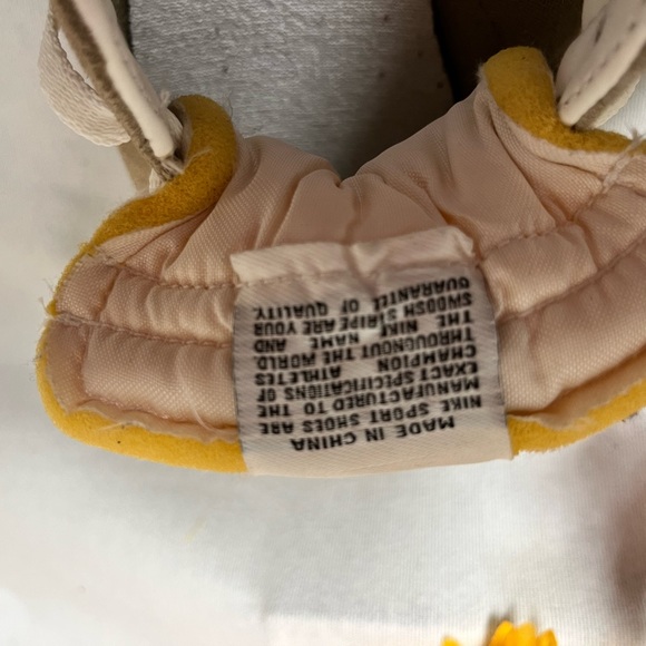 EUC men’s Nike promo tennis shoe in beige suede 11.5 - Picture 9 of 10